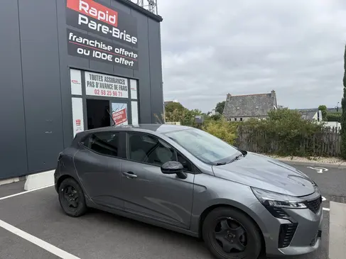 changement-de-pare-brise-renault-clio-rapid-pare-brise-landerneau_2.webp