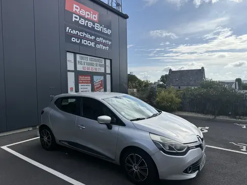 changement-de-pare-brise-renault-clio-rapid-pare-brise-landerneau_3.webp