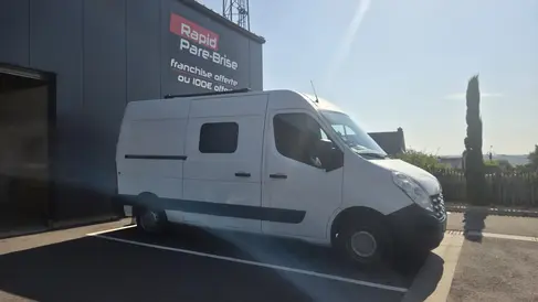 changement-de-pare-brise-renault-master-2-rapid-pare-brise-landerneau_1.webp