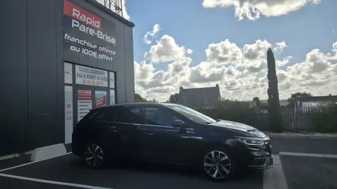 changement-de-pare-brise-renault-megane-iv-break-rapid-pare-brise-landerneau.webp