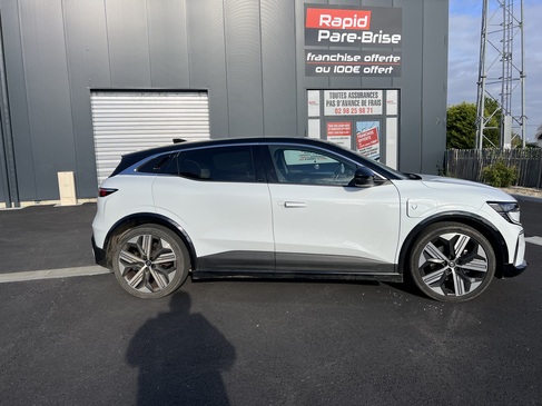 changement de PARE BRISE RENAULT MEGANE RAPID PARE BRISE LANDERNEAU.jpg