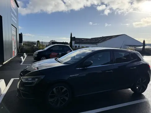 changement-de-pare-brise-renault-megane-rapid-pare-brise-landerneau_1.webp