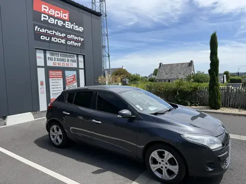 changement-de-pare-brise-renault-megane-rapid-pare-brise-landerneau_3.webp