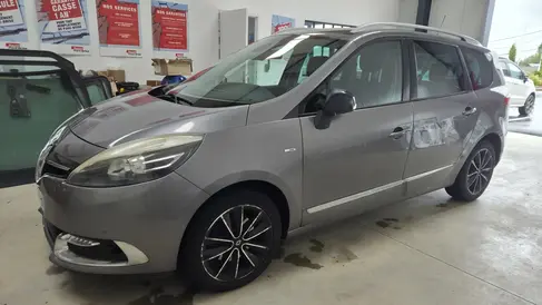 changement-de-pare-brise-renault-scenic-3-rapid-pare-brise-landerneau_1.webp