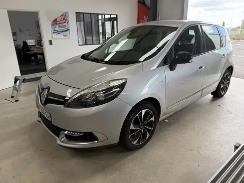 changement-de-pare-brise-renault-scenic-rapid-pare-brise-landerneau-2.webp