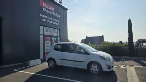 changement-de-pare-brise-renault-twingo-rapid-pare-brise-landerneau_2.webp