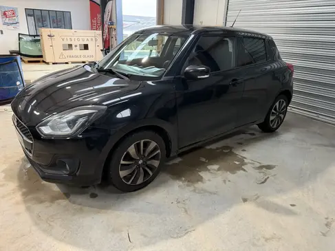 changement-de-pare-brise-suzuki-swift-rapid-pare-brise-landerneau.webp