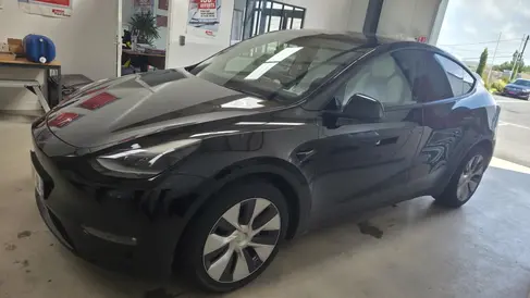 changement-de-pare-brise-tesla-model-y-2-rapid-pare-brise-landerneau.webp