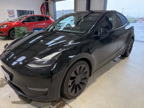 changement de pare brise  TESLA MODEL Y RAPID PARE BRISE LANDERNEAU.jpg
