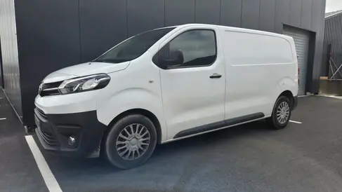 changement-de-pare-brise-toyota-pro-ace-rapid-pare-brise-landerneau.webp