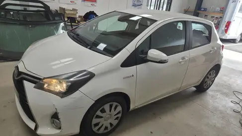 changement-de-pare-brise-toyota-yaris-rapid-pare-brise-landerneau.webp
