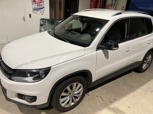 changement de PARE BRISE Volkswagen TIGUAN RAPID PARE BRISE LANDERNEAU  A DOMICILE.jpg