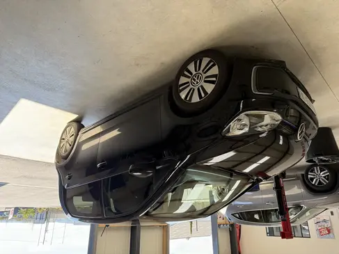 changement-de-pare-brise-volkswagen-up-rapid-pare-brise-landerneau.webp
