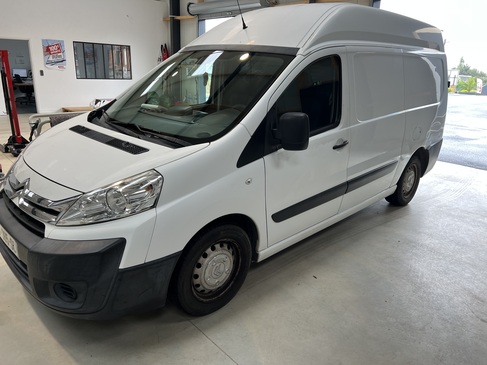 changement de VITRE CONDUCTEUR ET REMPLACEMENT DE PARE BRISE CITROEN JUMPY RAPID PARE BRISE LANDERNEAU.jpg