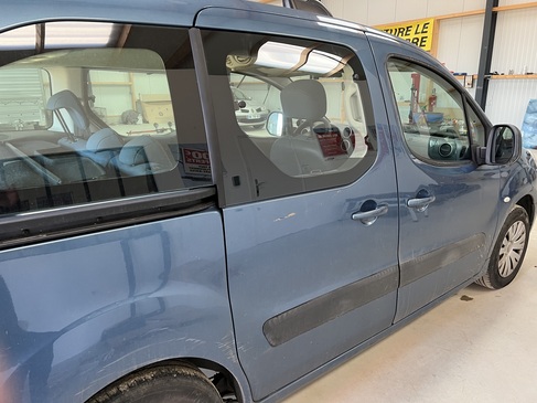 changement de vitre lateral CITROEN BERLINGO RAPID PARE BRISE LANDERNEAU.jpg