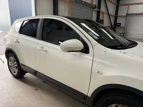 changement-de-vitre-lateral-nissan-qashquai-rapid-pare-brise-landerneau.webp