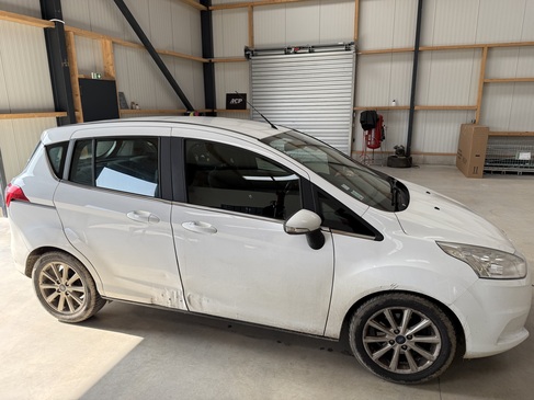 changement de vitre lateral passager FORD BMAX  RAPID PARE BRISE LANDERNEAU.jpg