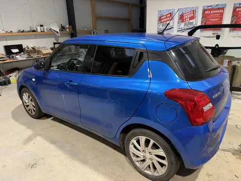 changement-de-vitre-lateral-rapid-pare-brise-landerneau-suzuki-swift.webp