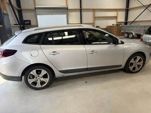 changement-de-vitre-lateral-renault-megane-3-rapid-pare-brise-landerneau.webp