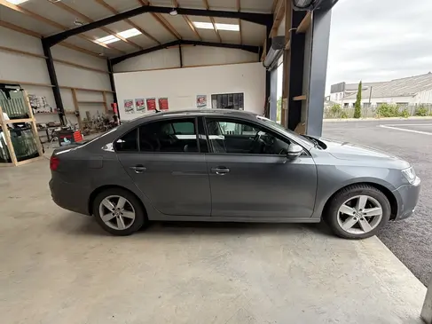 changement-de-vitre-lateral-wolkswagen-jetta-rapid-pare-brise-landerneau.webp
