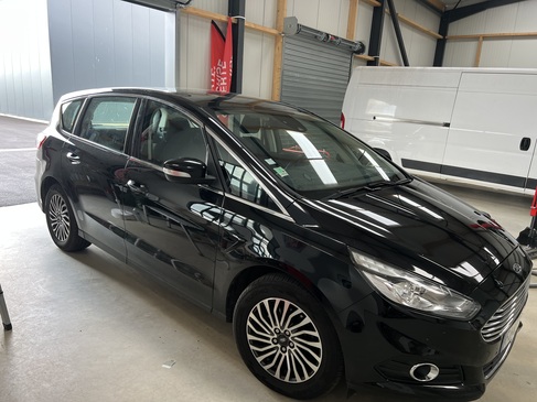 changement de VITRE PASSAGER FORD SMAX RAPID PARE BRISE LANDERNEAU.jpg