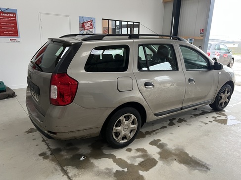 REMPLACEMENT DE LUNETTE ARRIERE DACIA LOGAN RAPID PARE BRISE LANDERNEAU.jpg